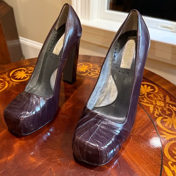 Catherine Malandrino Burgundy Leather Pleated Platform 5”Heel Size 38.5/8.5 $545 - Picture 5 of 10